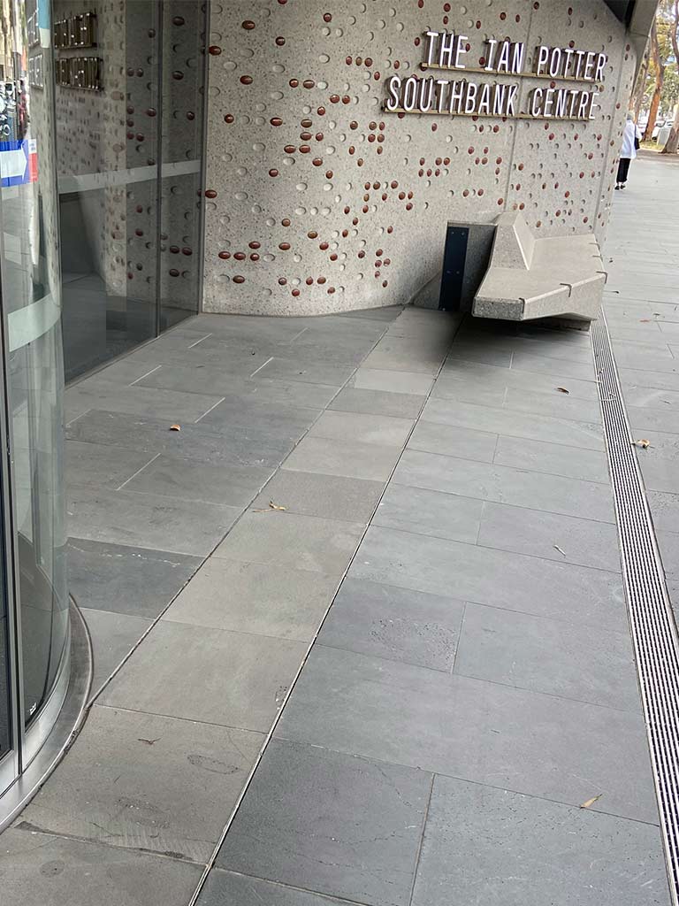 concealed-flood-barrier-melb-southbank-p2