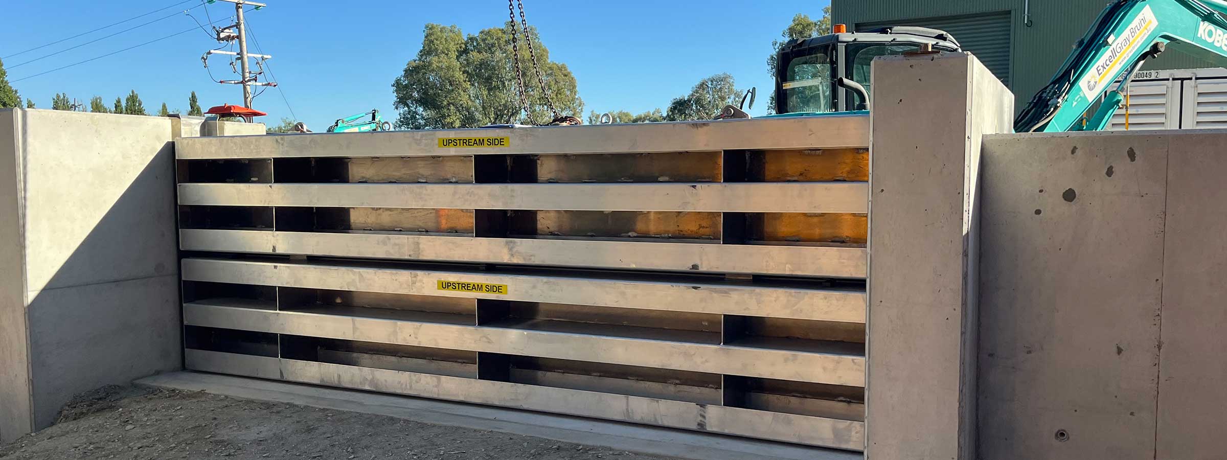 deploying-demountable-bulkhead-flood-S2