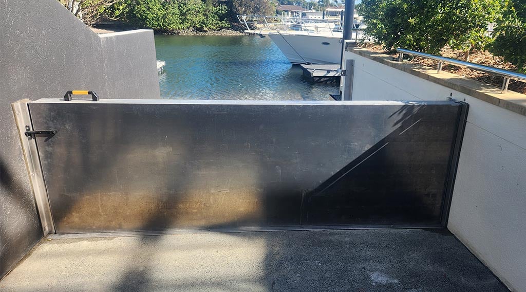 floodfree-swing-barrier-flood-barrier-sm